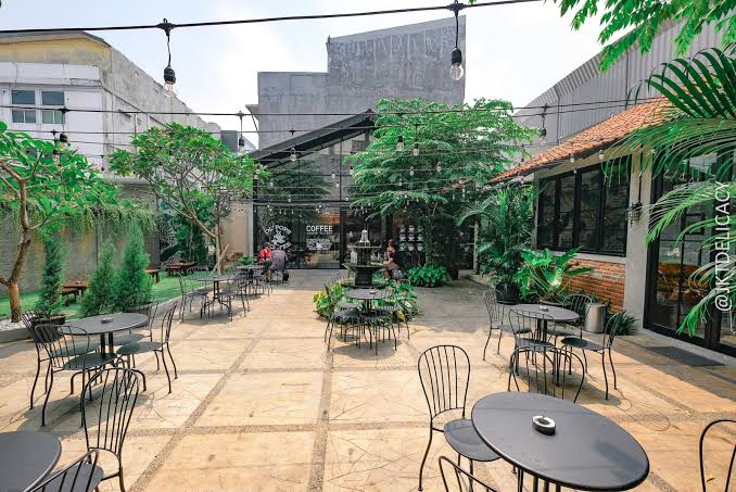 Warung Kopi di Jalan Ir Juanda: Saingan Rival Saat Citimall Datang